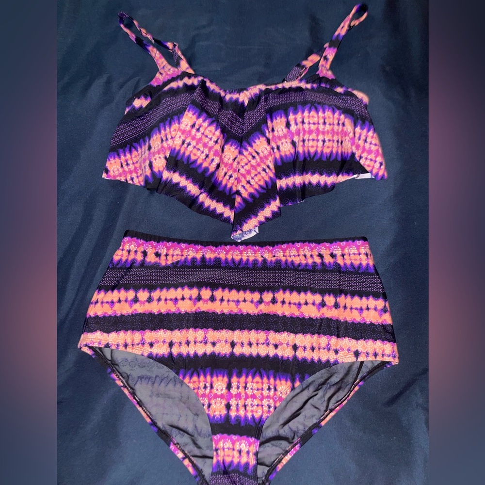Torrid Purple/Pink tie-dye Swimsuit bikini set in size 1♥️ Like New♥️